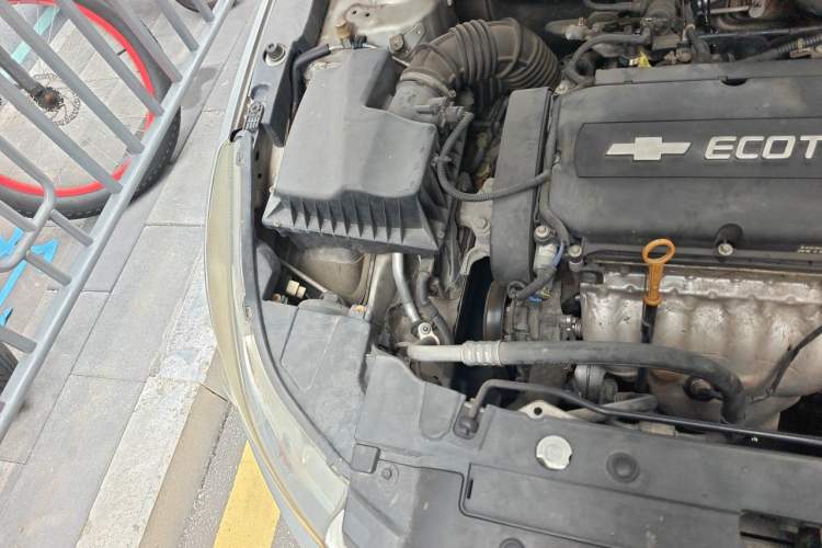 Used Chevrolet Cruze 2011 1.6L SE Automatic Engine Bay Right