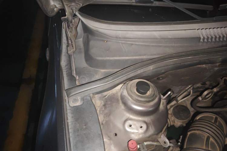 Used Chevrolet Cruze 2011 1.8L SE Automatic Engine Bay Right
