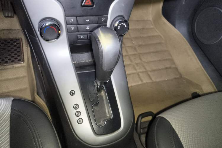 Used Chevrolet Cruze 2011 1.8L SE Automatic Gear Lever