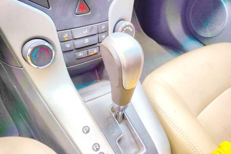 Used Chevrolet Cruze 2011 1.8L SE Automatic Gear Lever