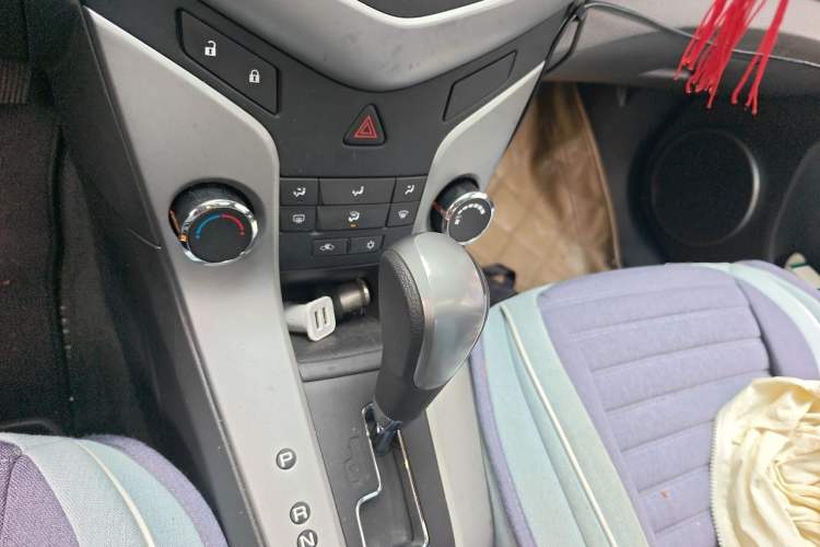 Used Chevrolet Cruze 2011 1.6L SE Automatic Gear Lever