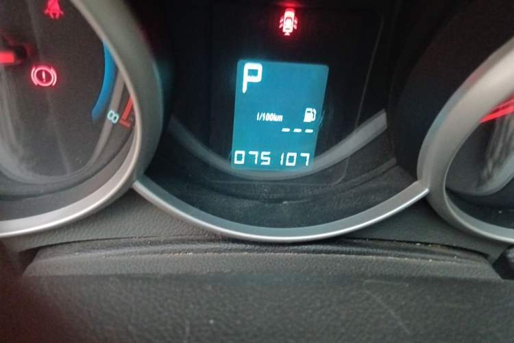 Used Chevrolet Cruze 2011 1.8L SE Automatic Odometer Close Up