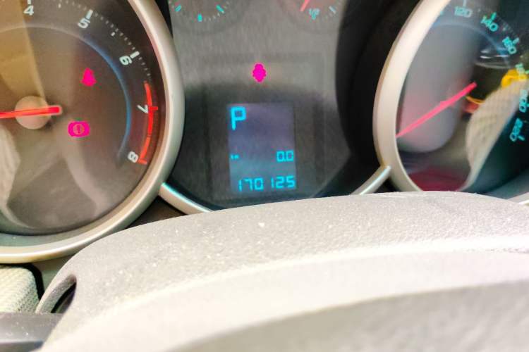 Used Chevrolet Cruze 2011 1.8L SE Automatic Odometer Close Up