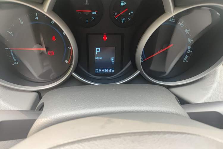 Used Chevrolet Cruze 2011 1.6L SL Grand Touring Edition Automatic Odometer Close Up