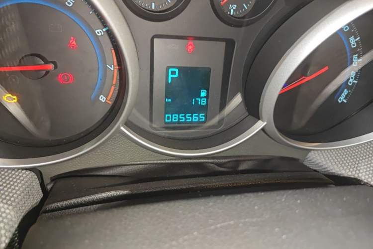 Used Chevrolet Cruze 2011 1.8L SE Automatic Odometer Close Up