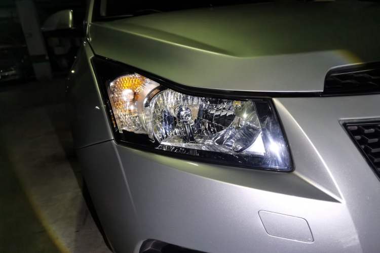 Used Chevrolet Cruze 2011 1.8L SX Automatic Transmission Right Front Headlight