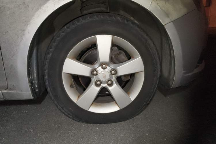 Used Chevrolet Cruze 2011 1.8L SE Automatic Right Front Wheel Hub