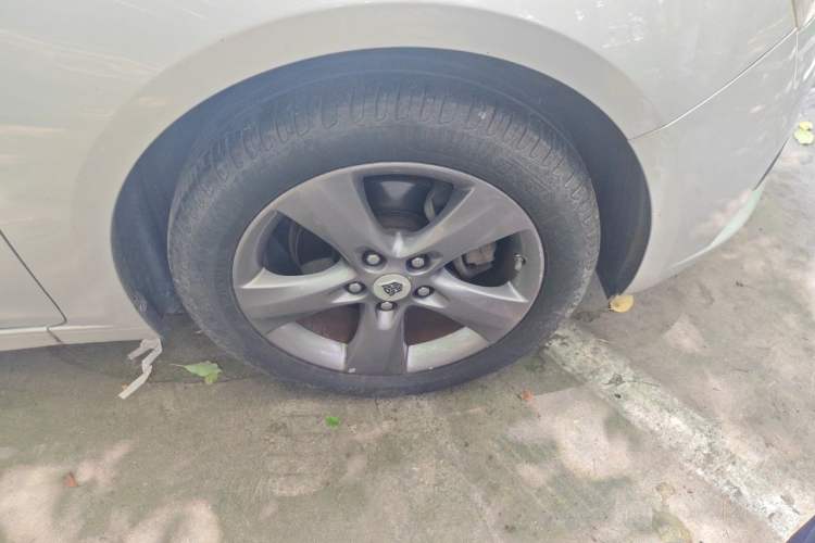 Used Chevrolet Cruze 2011 1.6T SE MT Transformers Edition Right Front Wheel Hub
