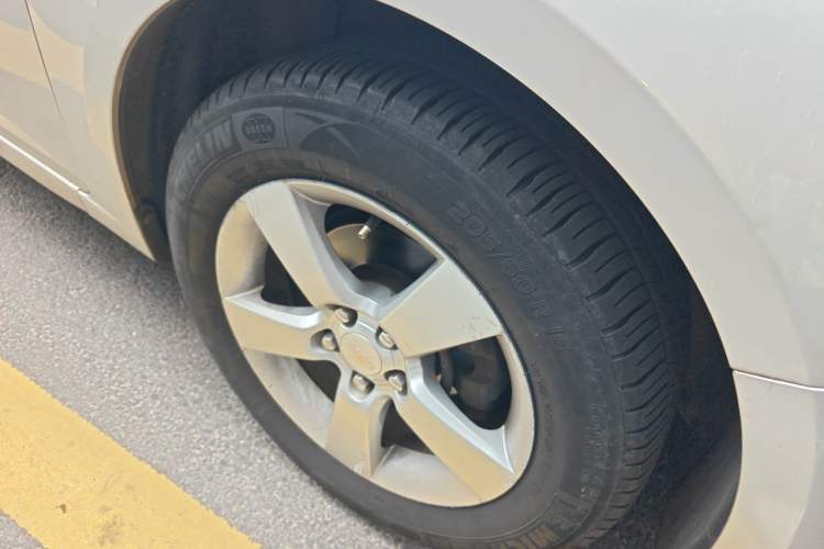 Used Chevrolet Cruze 2011 1.6L SE Automatic Right Front Wheel Hub