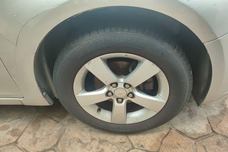 Used Chevrolet Cruze 2011 1.6L SL Grand Touring Edition Automatic Right Front Wheel Hub