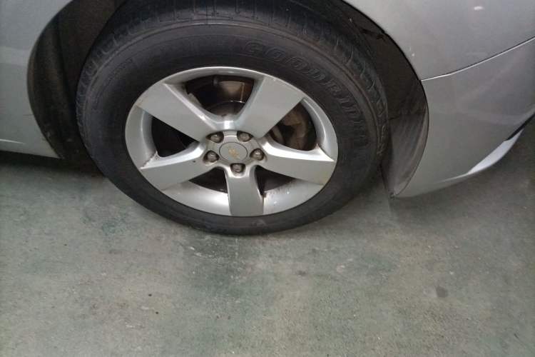 Used Chevrolet Cruze 2011 1.6L SL Grand Touring Edition Automatic Right Front Wheel Hub