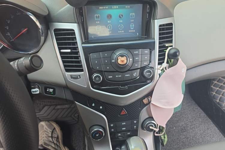 Used Chevrolet Cruze 2011 1.8L SX Automatic Transmission Audio And AC Panel