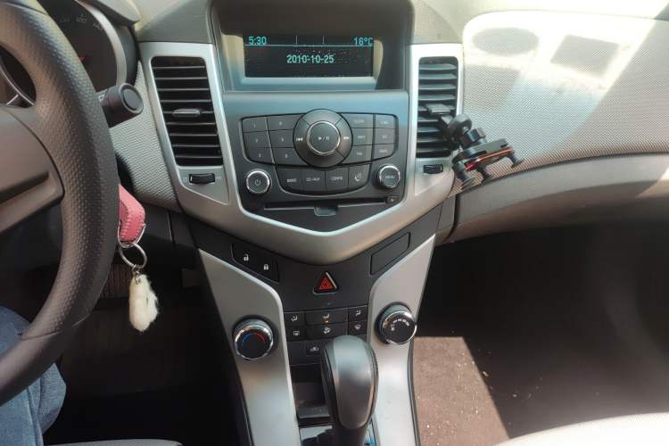 Used Chevrolet Cruze 2011 1.6L SE Automatic Audio And AC Panel