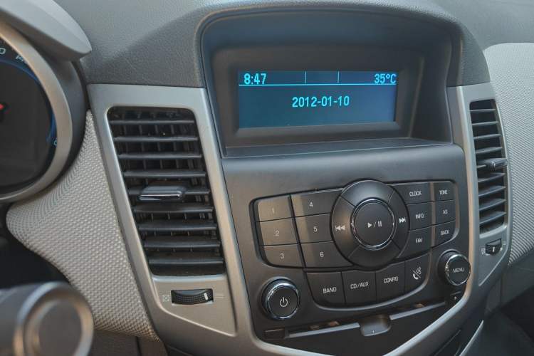 Used Chevrolet Cruze 2011 1.8L SE Automatic Audio And AC Panel