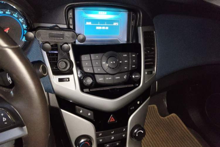 Used Chevrolet Cruze 2011 1.6T SE MT Audio And AC Panel