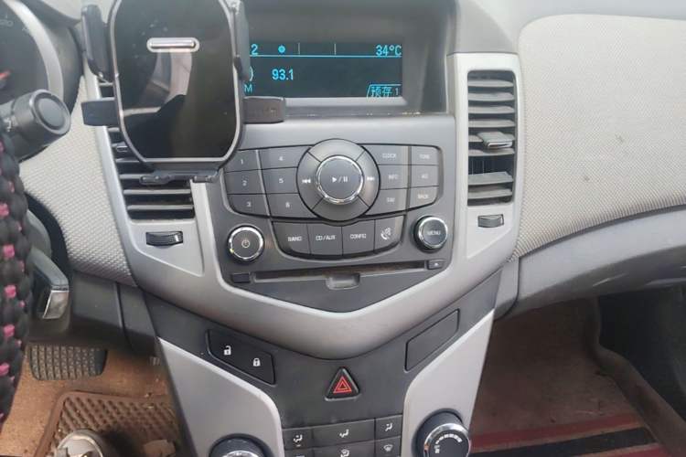 Used Chevrolet Cruze 2011 1.6L SL Grand Touring Edition Automatic Audio And AC Panel