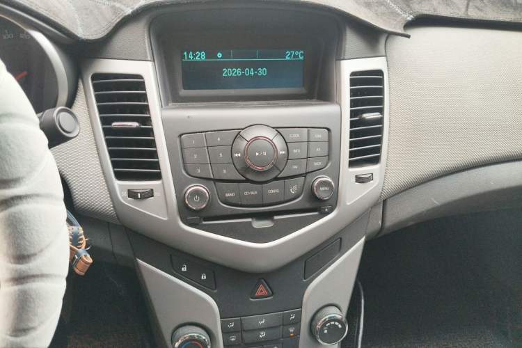 Used Chevrolet Cruze 2011 1.6L SE Automatic Audio And AC Panel
