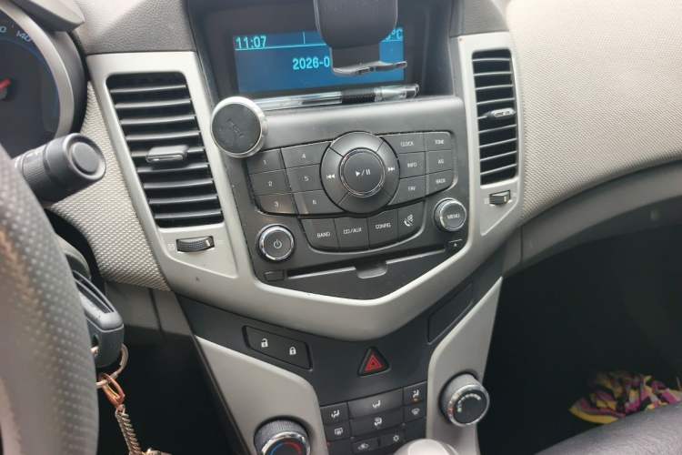 Used Chevrolet Cruze 2011 1.8L SE Automatic Audio And AC Panel