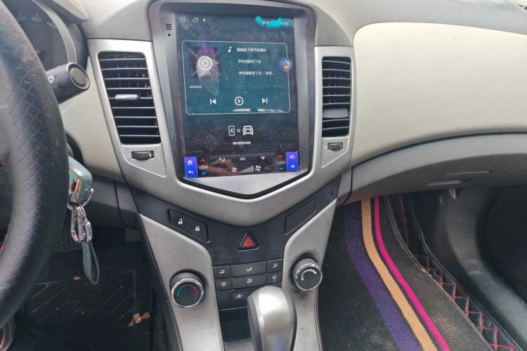 Used Chevrolet Cruze 2011 1.6L SL MT Audio And AC Panel