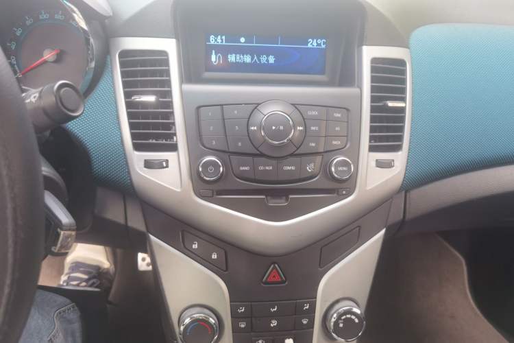 Used Chevrolet Cruze 2011 1.6T SE MT Audio And AC Panel