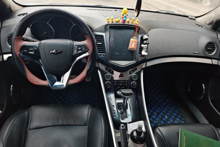 Used Chevrolet Cruze 2011 1.8L SX Automatic Transmission Center Console