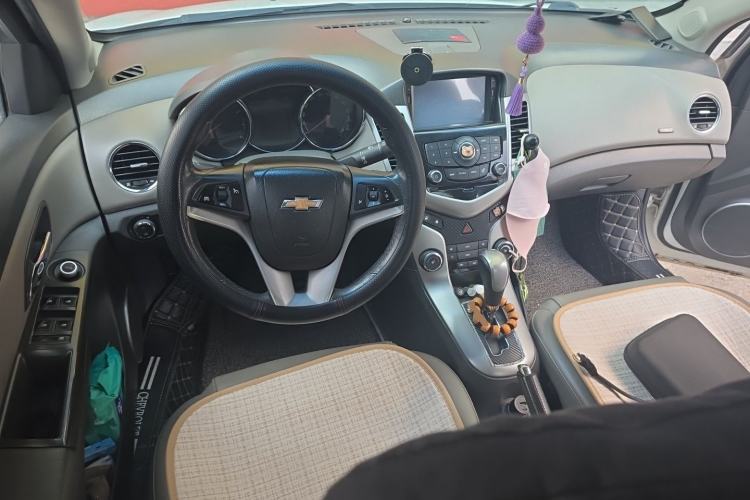 Used Chevrolet Cruze 2011 1.8L SX Automatic Transmission Center Console