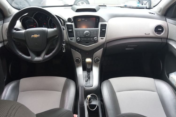 Used Chevrolet Cruze 2011 1.8L SE Automatic Center Console
