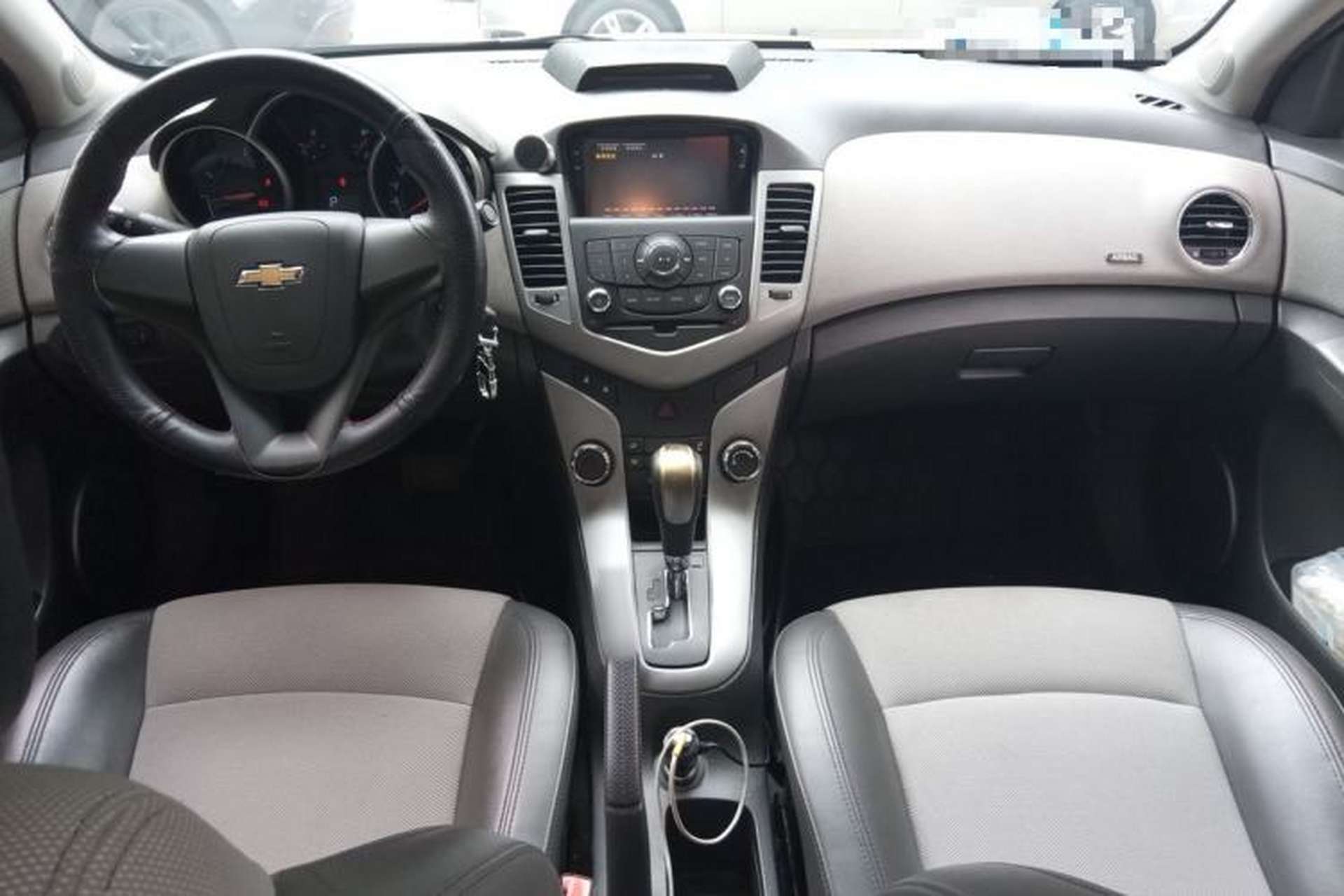 Used Chevrolet Cruze 2011 1.8L SE Automatic Center Console