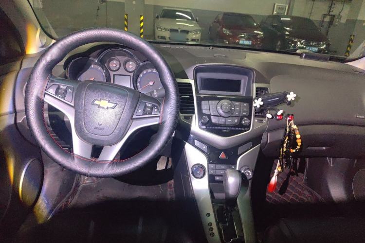 Used Chevrolet Cruze 2011 1.8L SX Automatic Transmission Center Console
