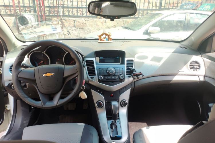 Used Chevrolet Cruze 2011 1.6L SE Automatic Center Console