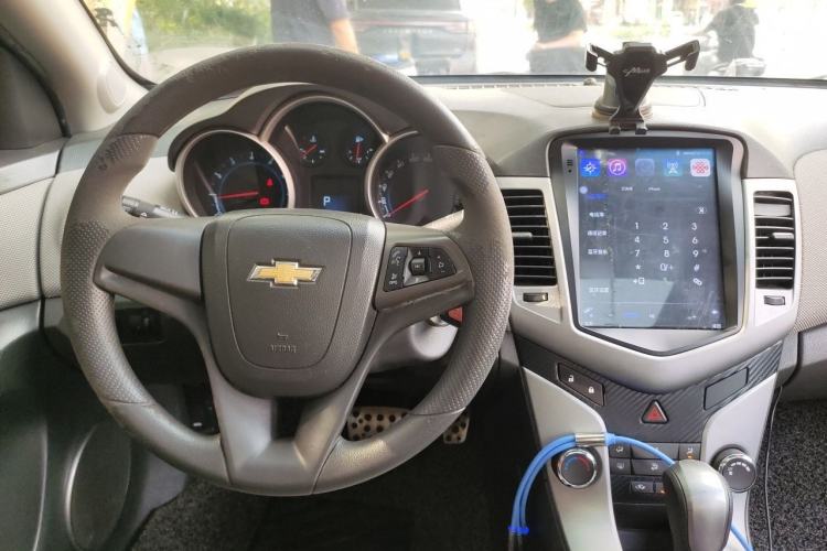 Used Chevrolet Cruze 2011 1.6L SE Automatic Center Console