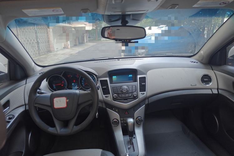 Used Chevrolet Cruze 2011 1.8L SE Automatic Center Console