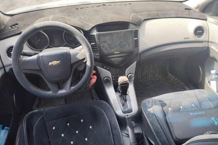 Used Chevrolet Cruze 2011 1.6L SE Automatic Center Console