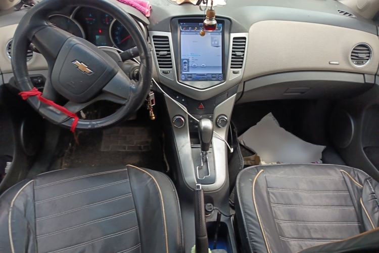 Used Chevrolet Cruze 2011 1.8L SE Automatic Center Console