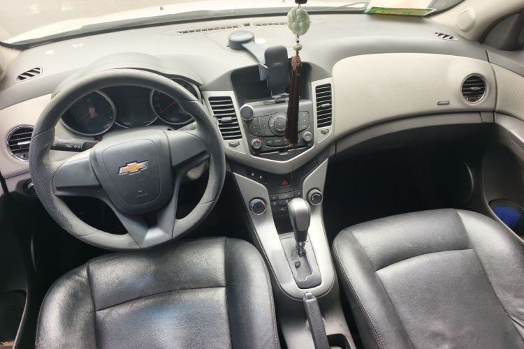Used Chevrolet Cruze 2011 1.8L SE Automatic Center Console