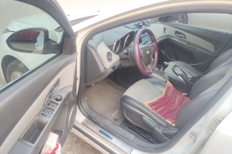 Used Chevrolet Cruze 2011 1.6L SE MT Transformers Edition Driver Seat