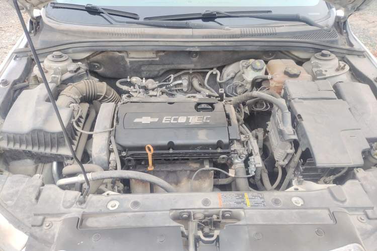 Used Chevrolet Cruze 2011 1.6L SE MT Transformers Edition Engine Bay