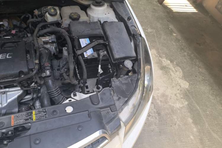Used Chevrolet Cruze 2011 1.6T SE MT Engine Bay Left
