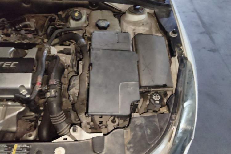 Used Chevrolet Cruze 2011 1.6T SE MT Engine Bay Left