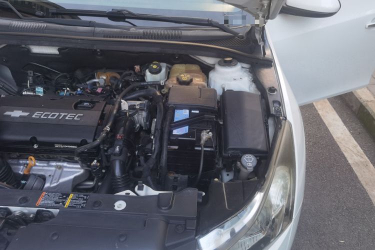 Used Chevrolet Cruze 2011 1.6T SE MT Engine Bay Left