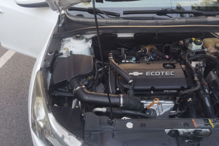 Used Chevrolet Cruze 2011 1.6T SE MT Engine Bay Right