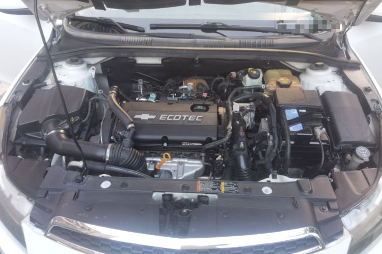 Used Chevrolet Cruze 2011 1.6T SE MT Engine Bay