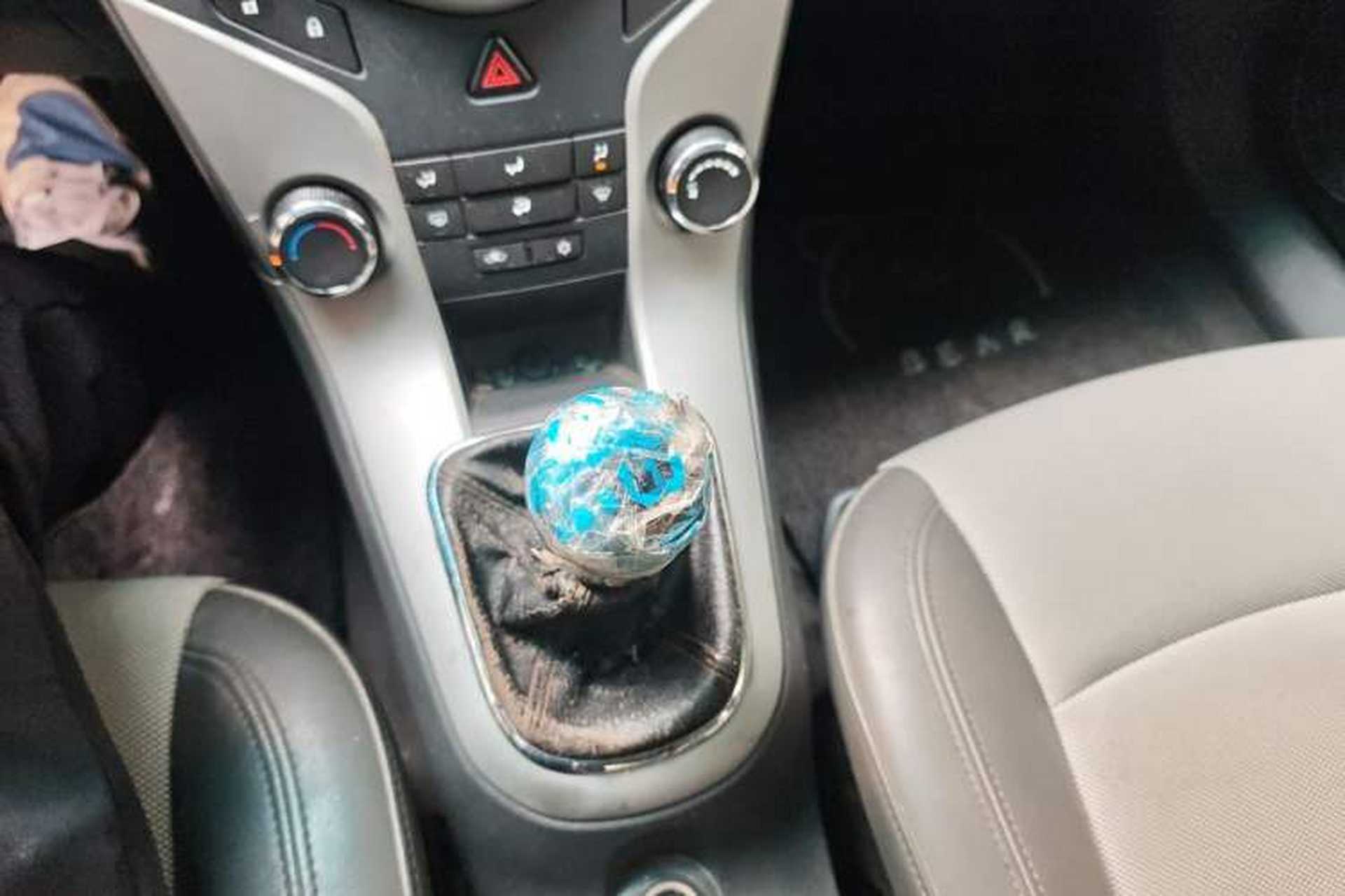 Used Chevrolet Cruze 2011 1.6L SE MT Transformers Edition Gear Lever