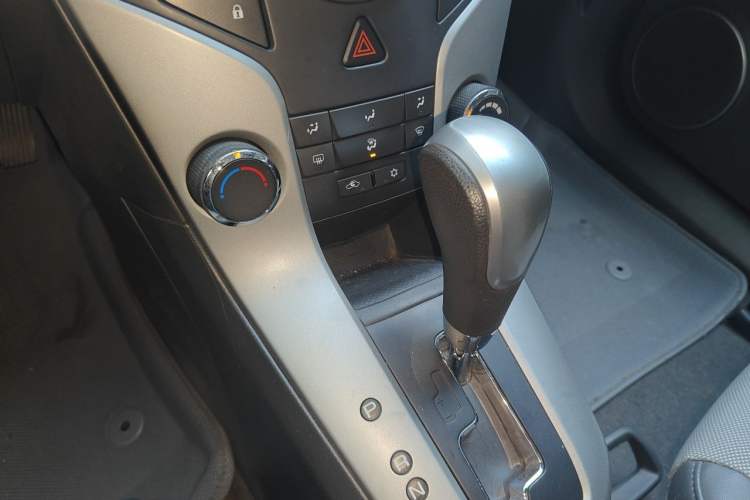 Used Chevrolet Cruze 2011 1.8L SE Automatic Gear Lever