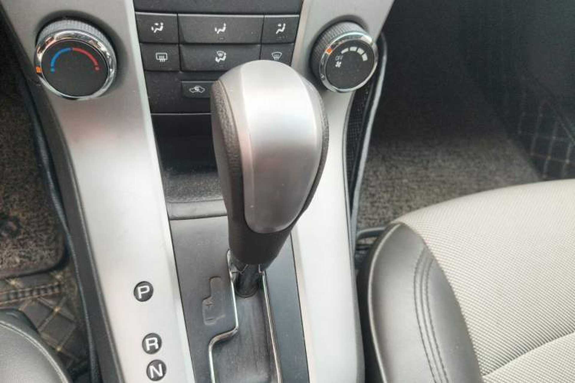 Used Chevrolet Cruze 2011 1.6L SE Automatic Gear Lever