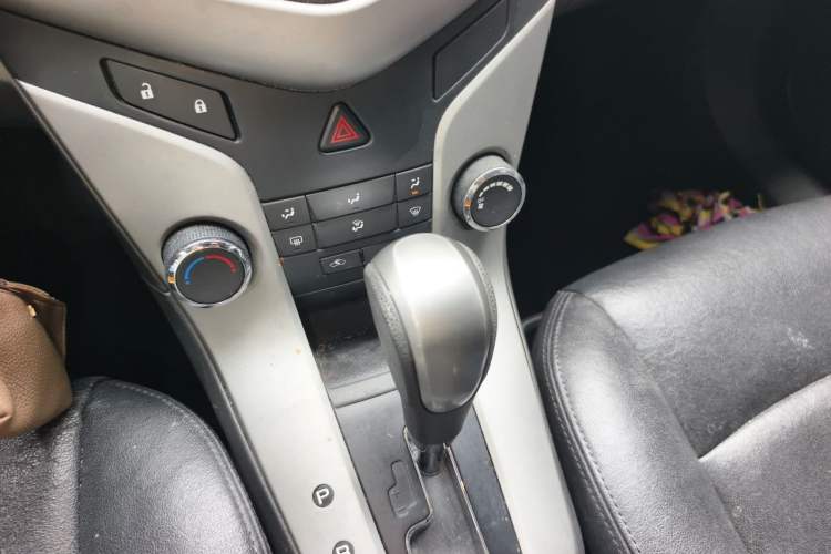 Used Chevrolet Cruze 2011 1.8L SE Automatic Gear Lever