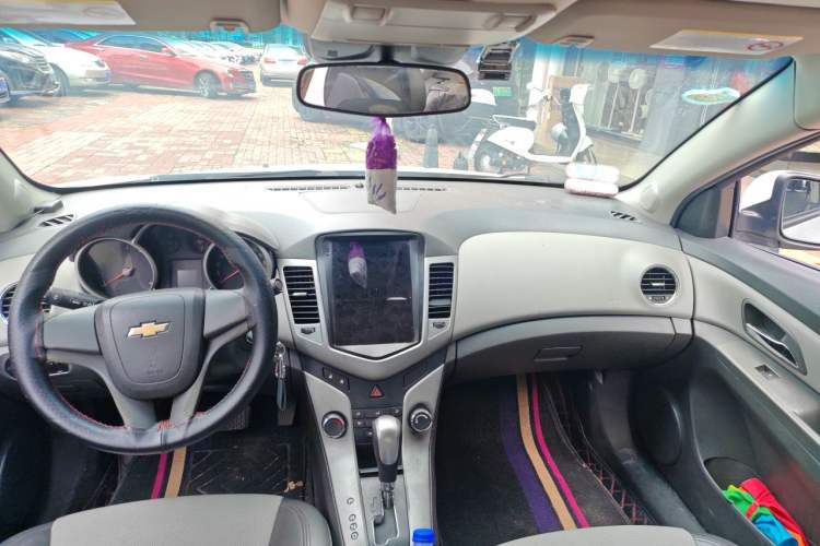 Used Chevrolet Cruze 2011 1.6L SL MT Headliner