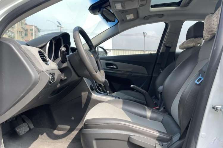 Used Chevrolet Cruze 2011 1.8L SE Automatic Interior 2