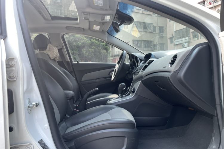 Used Chevrolet Cruze 2011 1.8L SE Automatic Interior 3