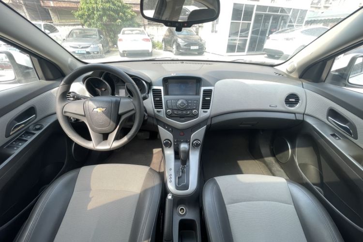 Used Chevrolet Cruze 2011 1.8L SE Automatic Interior 5